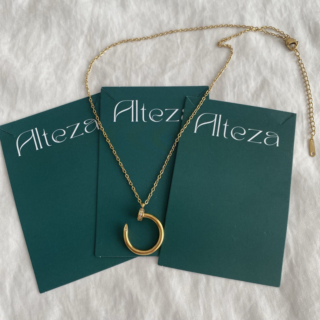 COLLAR CLAVO BRILLO